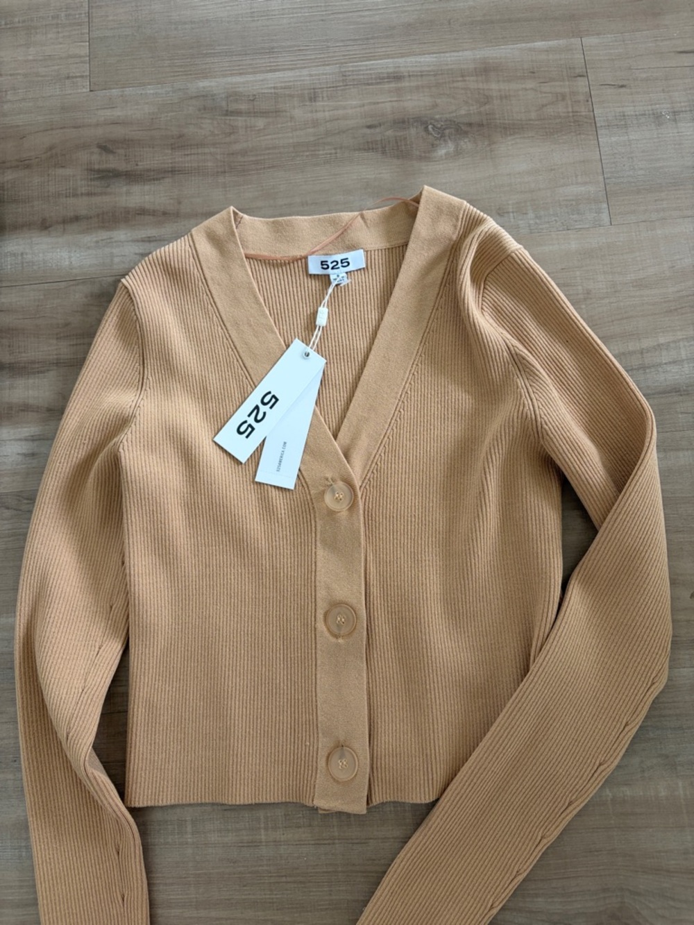 525 America Ribbed Cropped V-Neck Cardigan in Camel Tan